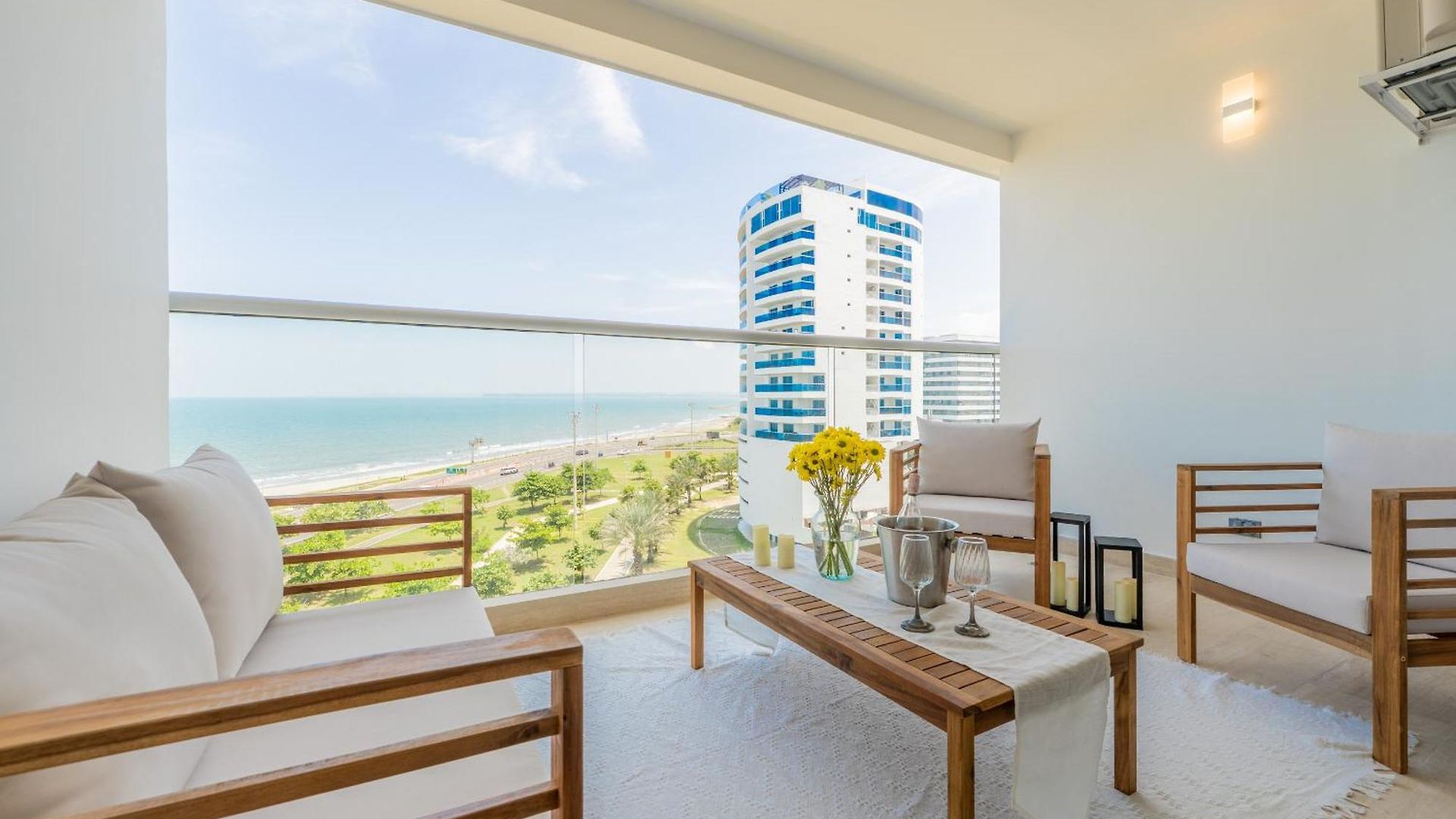 Charming Seafront Loft Apartamento