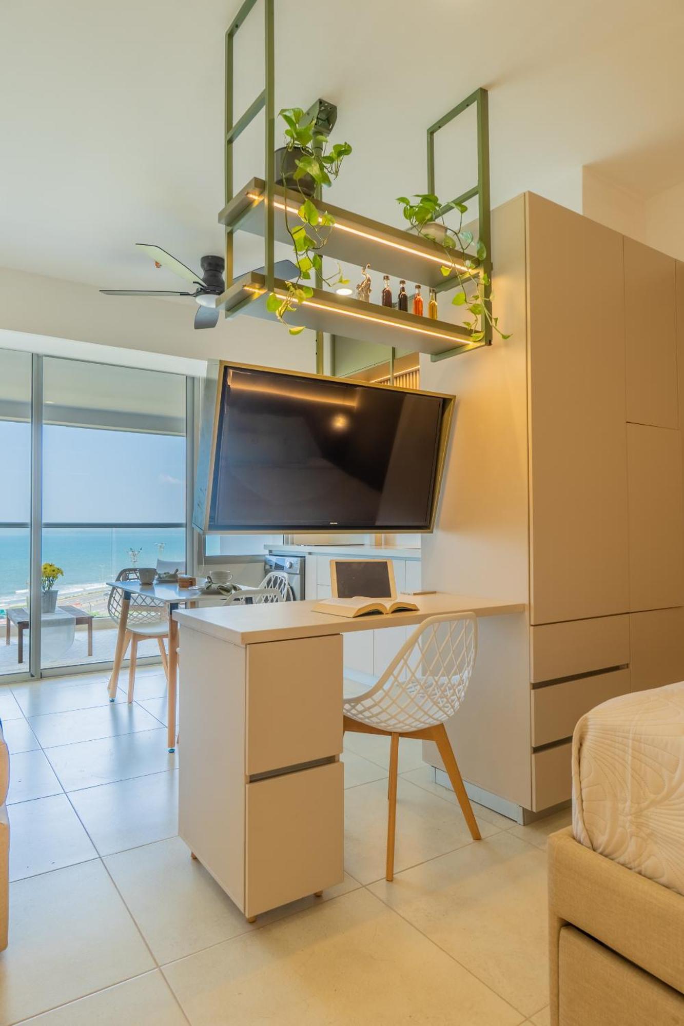 Charming Seafront Loft *