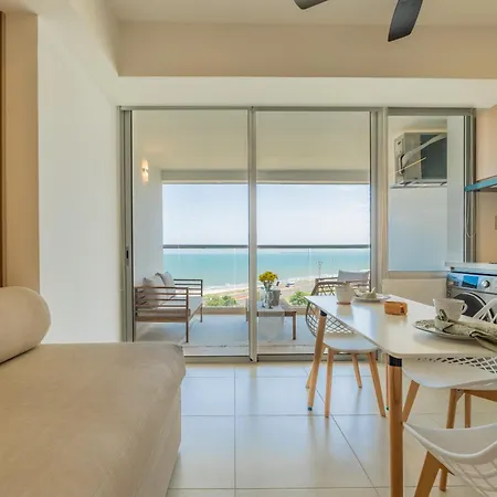 Charming Seafront Loft Cartagena